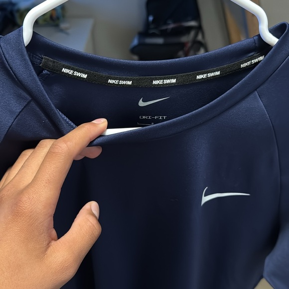 Nike shirt - Picture 2 of 4